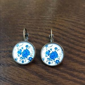 Vitae style button earrings